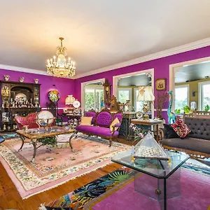matthews-manor.1sthotelscharlotte.com/